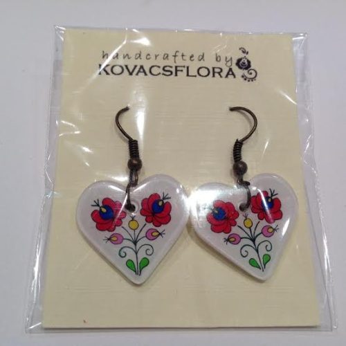 Kovács Flóra – Fülbevaló – Szív matyó virágokkal