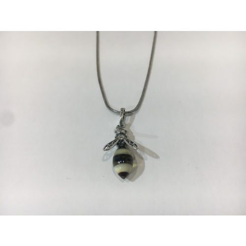 Borostyán köves ezüst medál – Kis méhecske