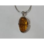 Borostyán köves ezüst medál – Krémescsepp