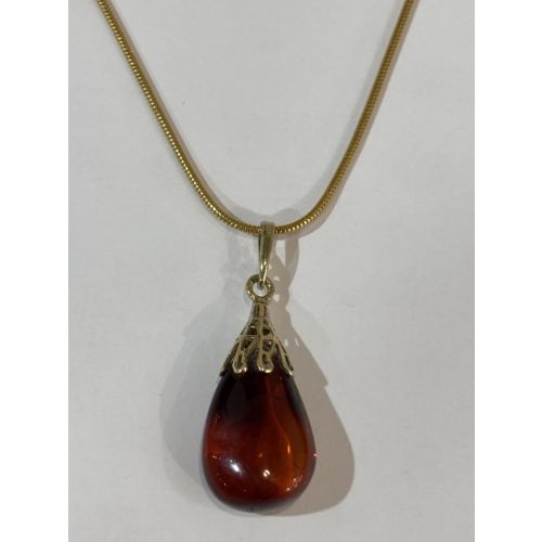 Borostyán köves ezüst medál – letisztult