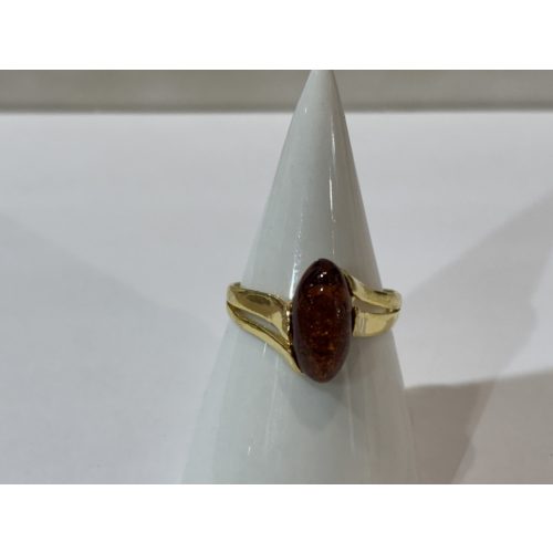 Borostyán köves ezüst  gyűrű-Tacs