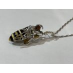 Borostyán köves ezüst  medál-Nagy Méhecske