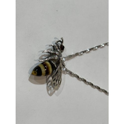 Borostyán köves ezüst  medál-Méhecske