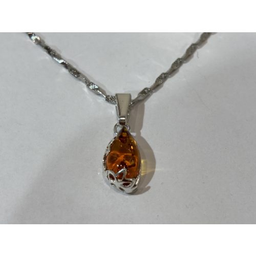 Borostyán köves ezüst medál-Csepp