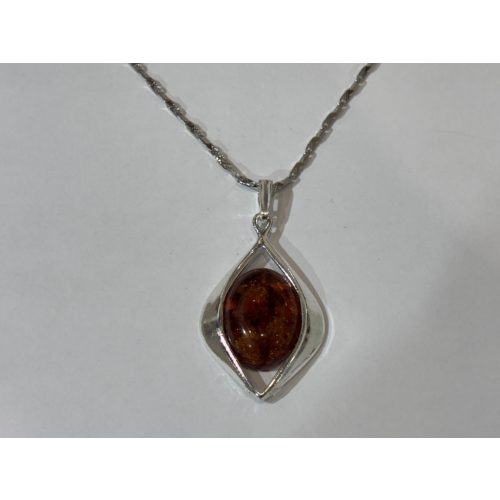 Borostyán köves ezüst  medál-Yesil 