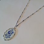   EZÜST – Kalocsai  medál – Nagy kék rózsa árvácskával